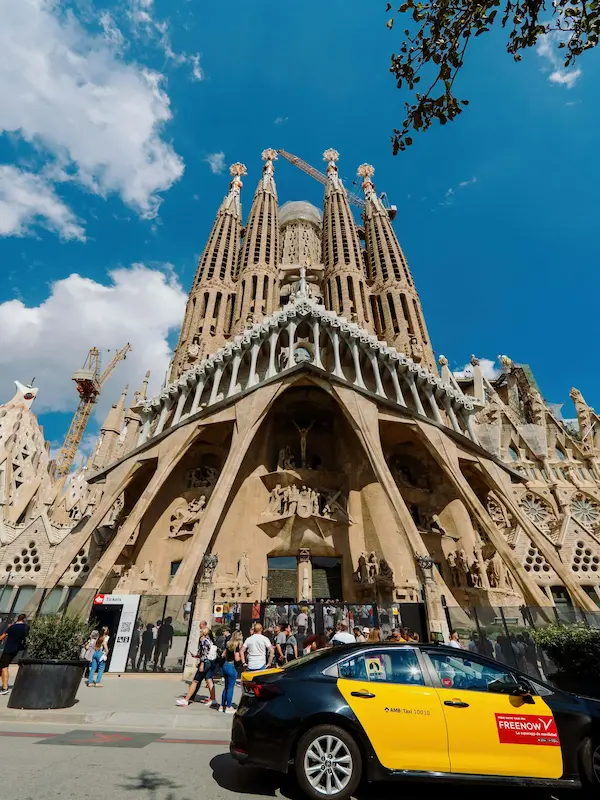 Basílica de la Sagrada Família outside